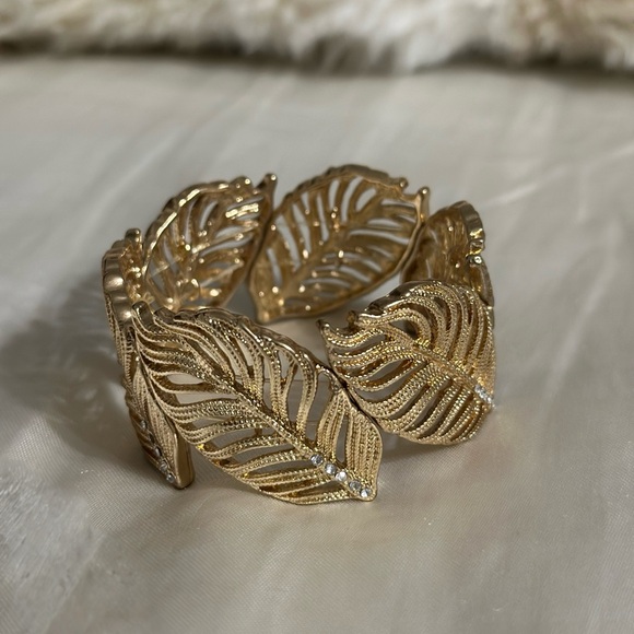 Jewelry - Elegant Gold Leaf Bracelet